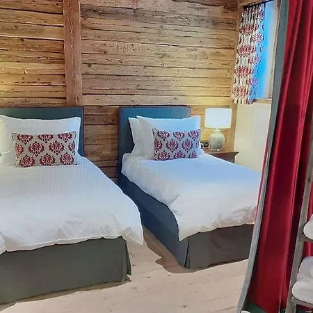 Alpesi faház The Stunning Chalet Has 7 Bedrooms Nasserein