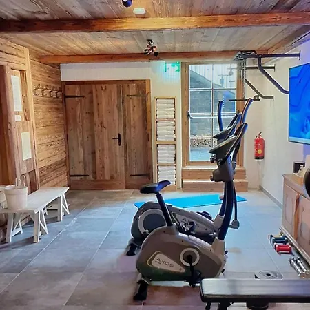 Alpesi faház The Stunning Chalet Has 7 Bedrooms Nasserein