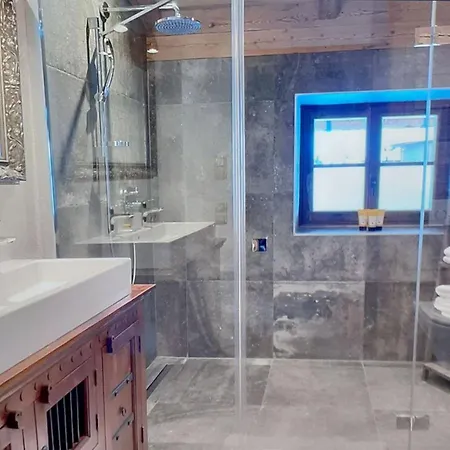 The Stunning Chalet Has 7 Bedrooms Alpesi faház *