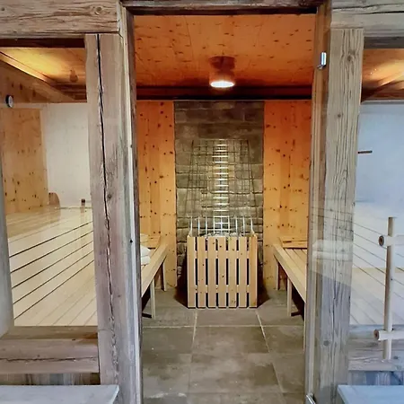 Alpesi faház The Stunning Chalet Has 7 Bedrooms Nasserein