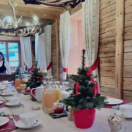 Alpesi faház The Stunning Chalet Has 7 Bedrooms Nasserein